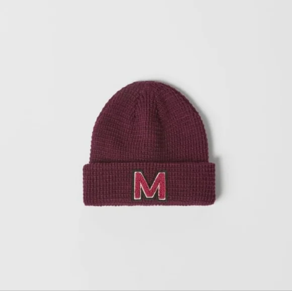 ❌️SOLD❌️KIDS/ INITIAL KNIT HAT BURGUNDY SIZE 6-9 YEARS - Picture 4 of 6